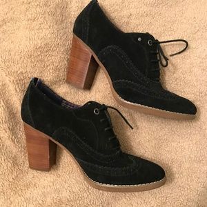 Tommy Hilfiger black suede oxford heel with laces